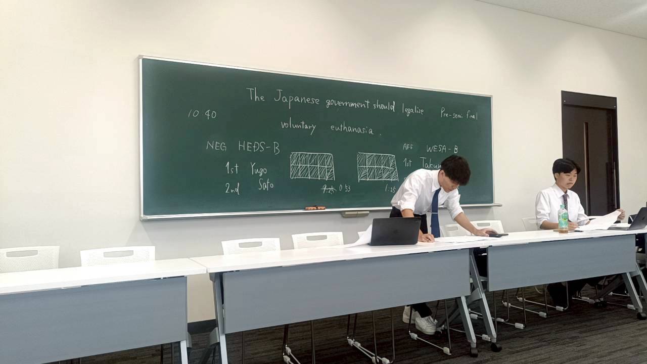 Debateサムネイル